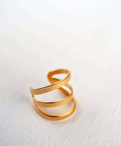 A modern 3-ring gold ring