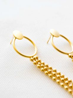 Gold curling earrings