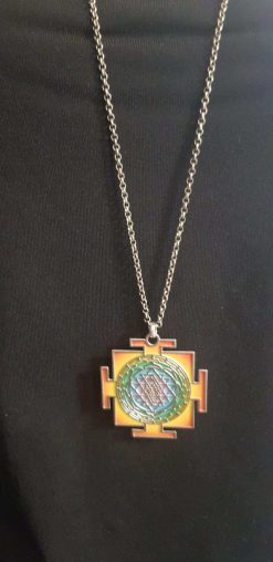 Mandela chain "Sri Yantra" illuminated bilateral in the shades of the chakras is vaulted